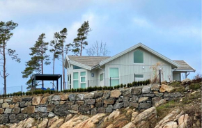 3 Bedroom Beautiful Home In Færvik